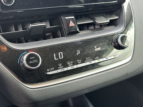 Used 2020 Toyota Corolla LE FWD image 16