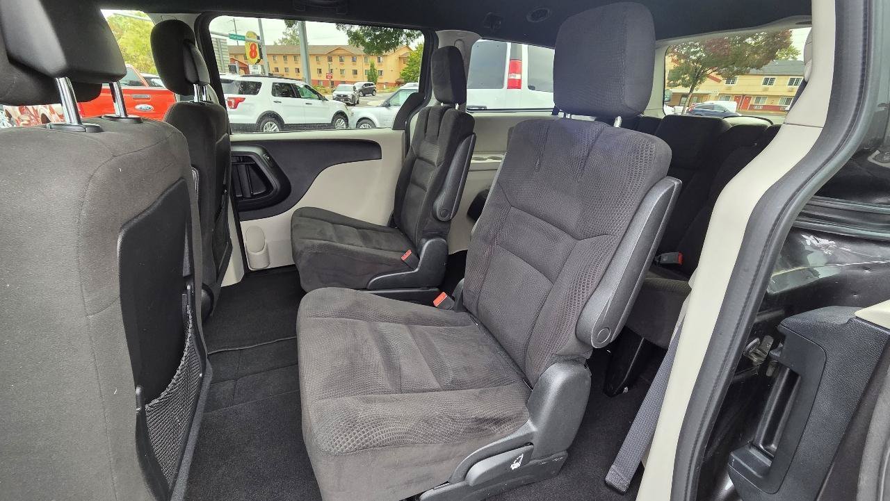 Used 2016 Dodge Grand Caravan SE FWD image 16