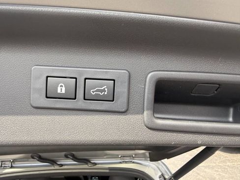 Used 2025 Subaru Forester Premium image 22