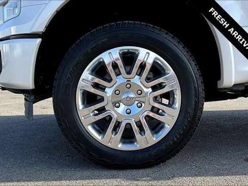 Used 2017 Ford F150 Platinum w/ Equipment Group 701A Luxury AWD/4WD image 34