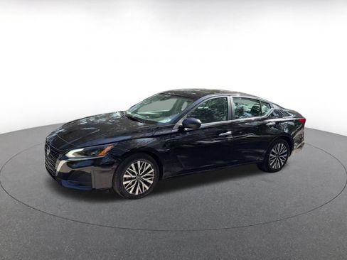 Used 2025 Nissan Altima 2.5 SV FWD image 8