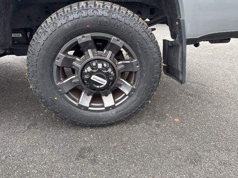 Used 2023 Ford F250 Lariat w/ Sport Appearance Package image 8