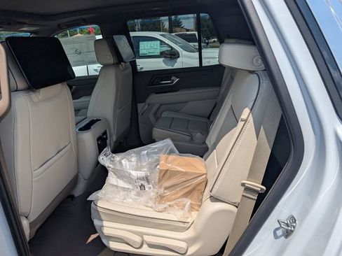 New 2026 GMC Yukon Denali w/ Denali Reserve Package AWD/4WD image 9