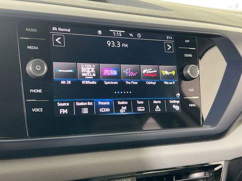 Used 2023 Volkswagen Taos SE image 14