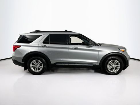 Used 2021 Ford Explorer XLT RWD image 4