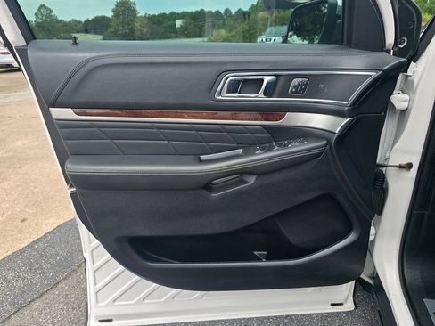 Used 2016 Ford Explorer Platinum AWD/4WD image 14