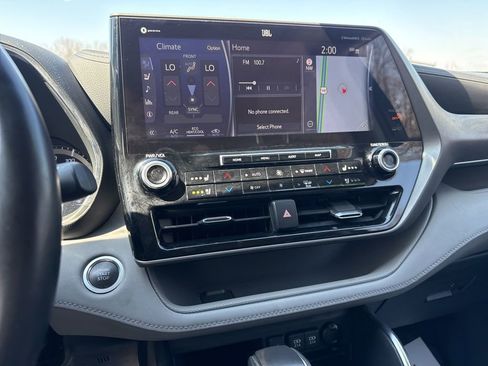 Used 2020 Toyota Highlander Limited image 23