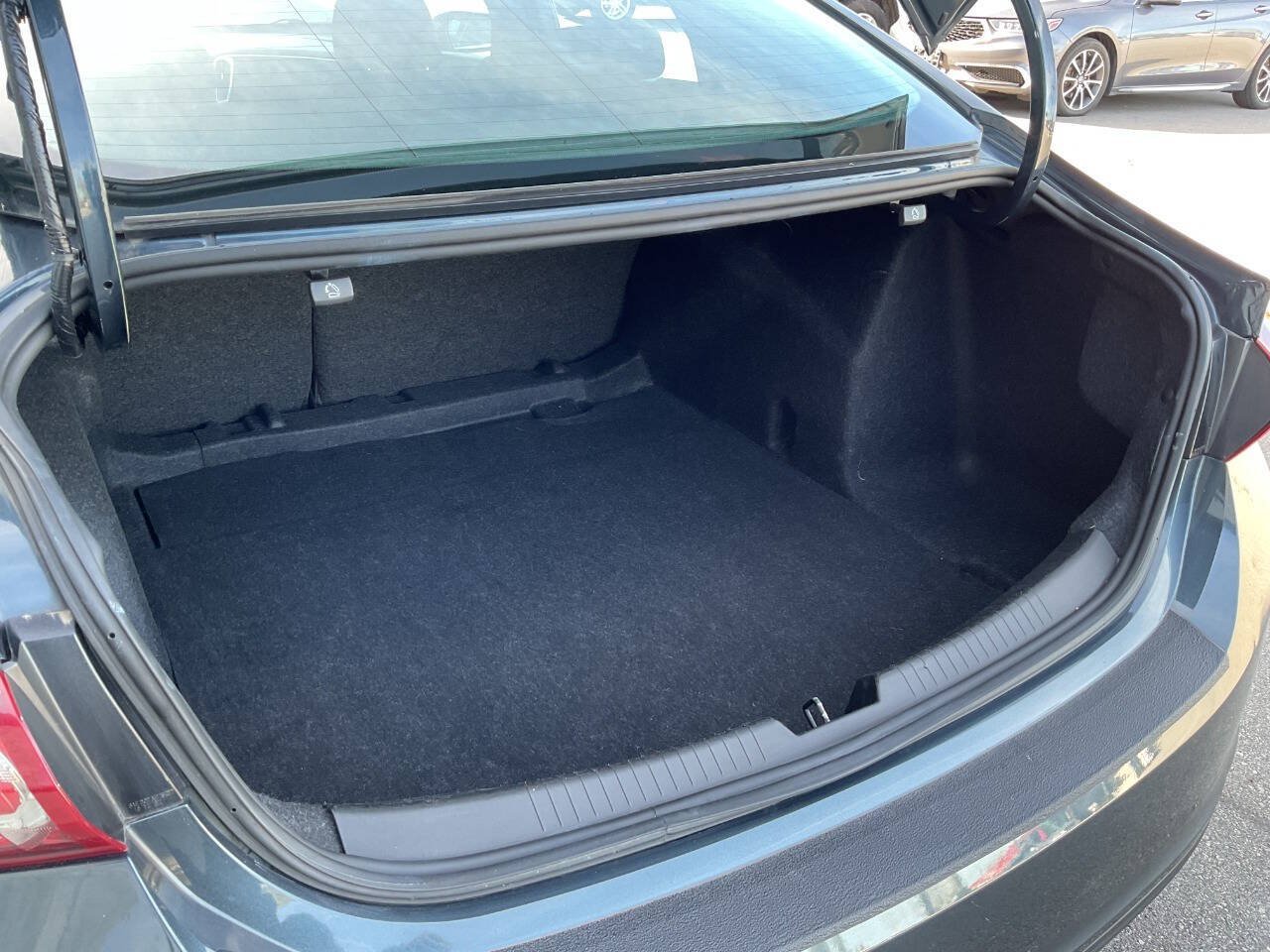 Used 2020 Chevrolet Malibu LT FWD image 31