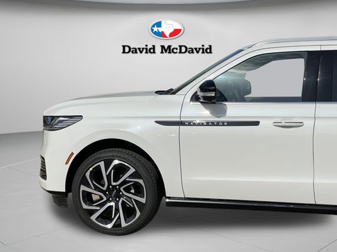 New 2026 Lincoln Navigator L Black Label AWD/4WD image 28