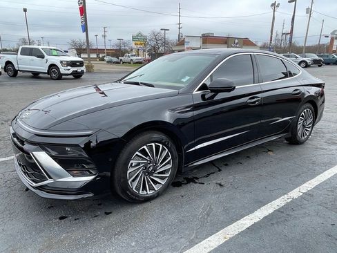 Used 2025 Hyundai Sonata Limited image 2