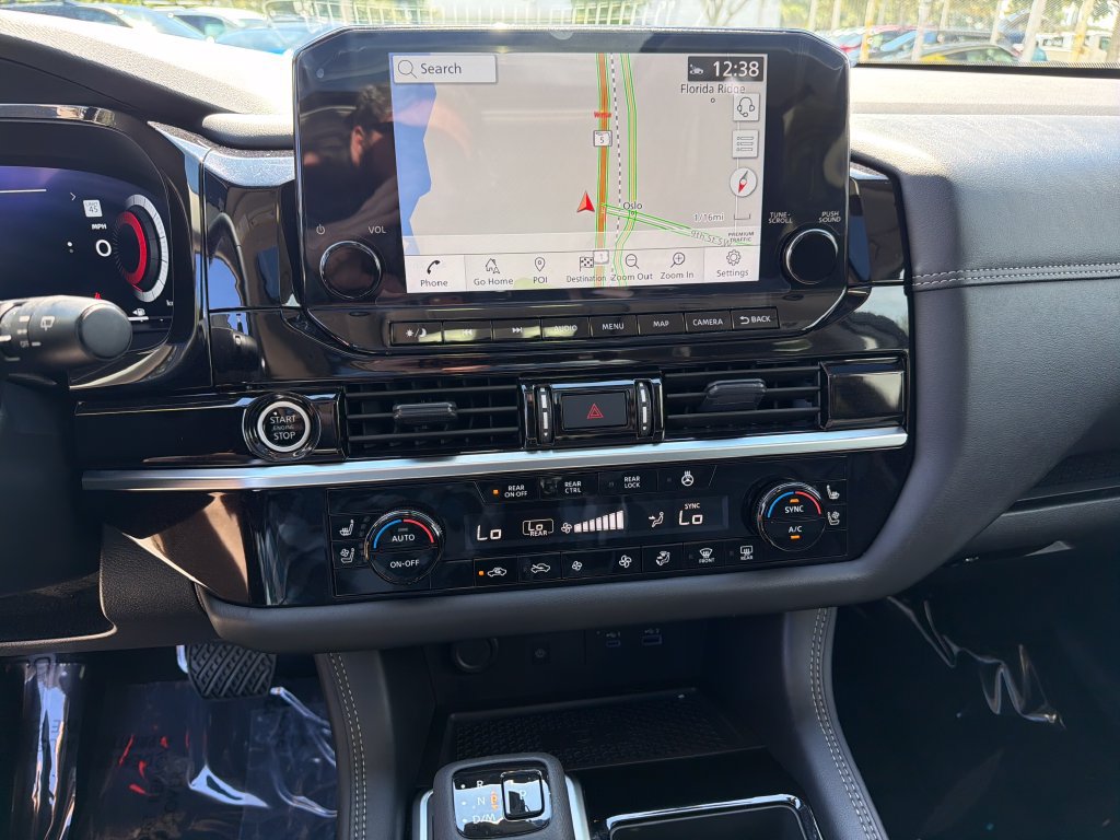 Used 2024 Nissan Pathfinder Platinum FWD image 26
