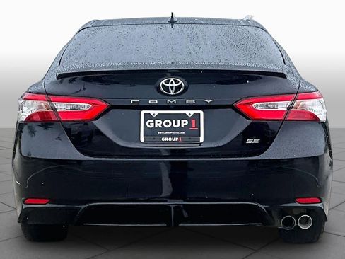Used 2020 Toyota Camry SE FWD image 4