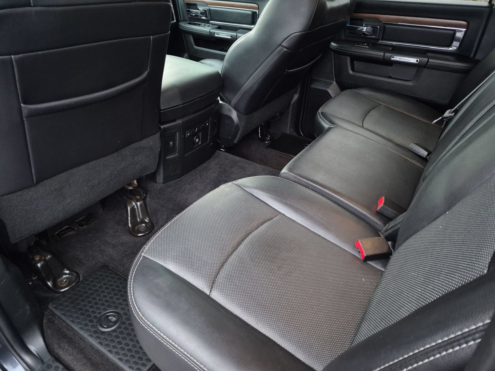 Used 2017 RAM 1500 Laramie w/ Convenience Group AWD/4WD image 29