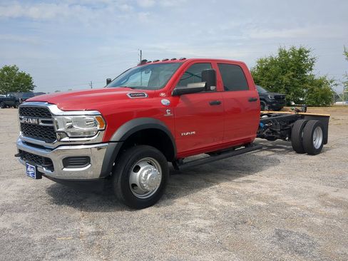 Used 2022 RAM 5500 Tradesman w/ Chrome Appearance Group RWD image 6
