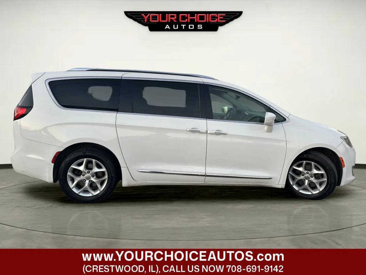 Used 2018 Chrysler Pacifica Touring-L Plus w/ Tire & Wheel Group FWD image 2