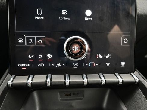 Used 2025 GMC Terrain Elevation image 17