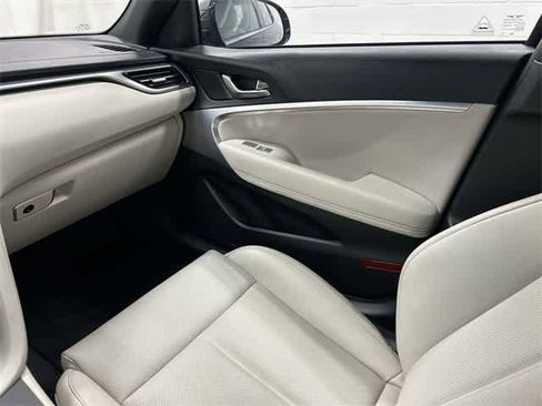 Used 2024 Genesis G70 2.5T image 13