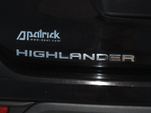 Used 2022 Toyota Highlander XLE AWD/4WD image 33
