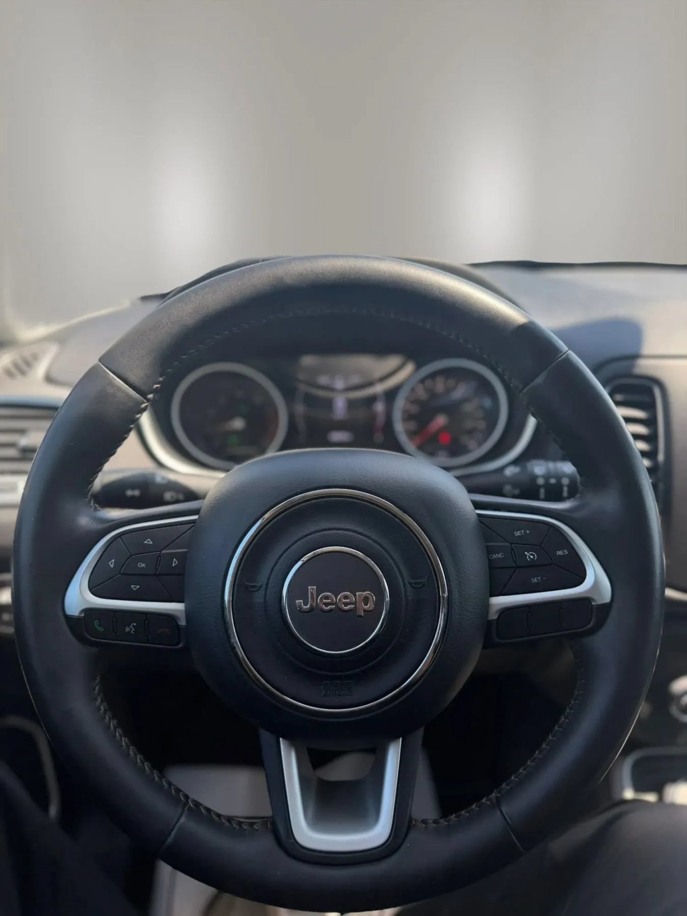 Used 2018 Jeep Compass Latitude AWD/4WD image 13
