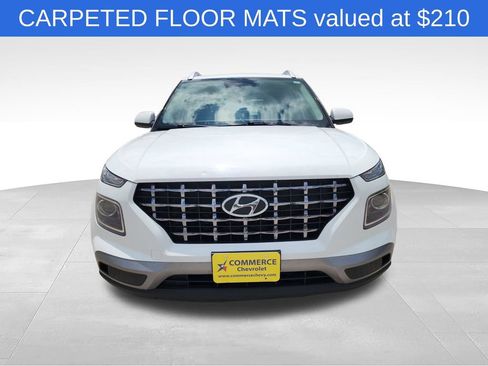 Used 2024 Hyundai Venue SEL FWD image 2