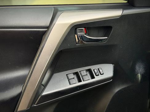 Used 2018 Toyota RAV4 XLE image 8