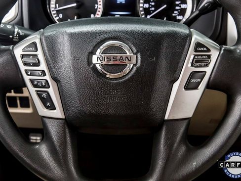 Used 2017 Nissan Titan SV image 24