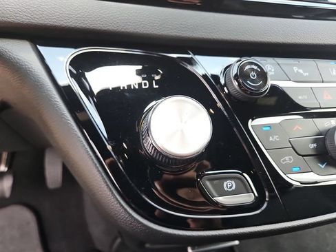 Used 2025 Chrysler Pacifica Select FWD image 15