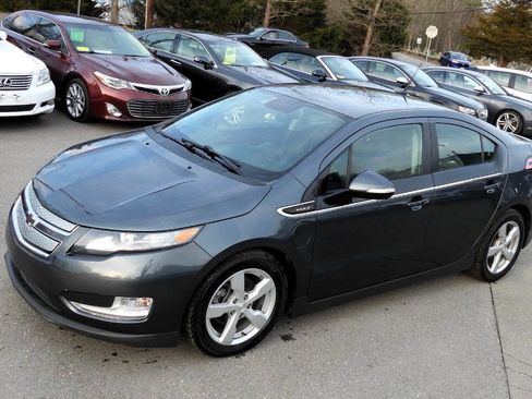 Used 2013 Chevrolet Volt Premium w/ Premium Trim Package image 2