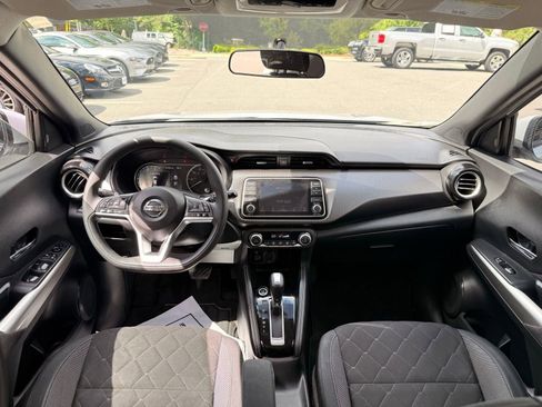 Used 2019 Nissan Kicks SV FWD image 33