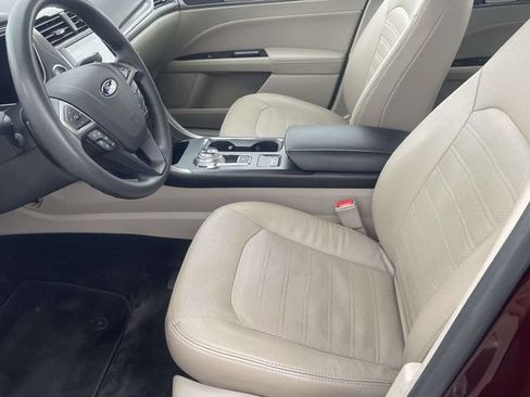 Used 2017 Ford Fusion SE w/ Fusion SE Technology Package FWD image 14