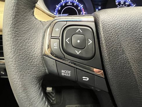 Used 2017 Toyota Avalon XLE Premium image 26