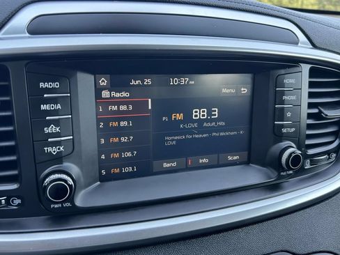 Used 2020 Kia Sorento FWD V6 image 23