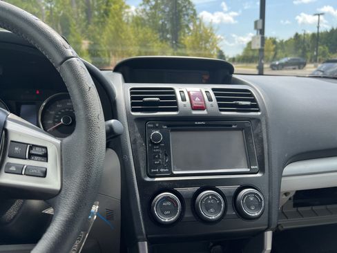 Used 2015 Subaru Forester 2.5i Limited AWD/4WD image 21