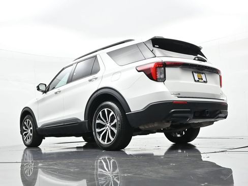 Used 2025 Ford Explorer ST-Line AWD/4WD image 22