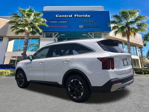 Used 2024 Kia Sorento S FWD image 7