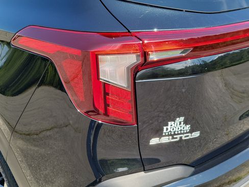 Used 2024 Kia Seltos SX w/ SX Sunroof Package AWD/4WD image 11