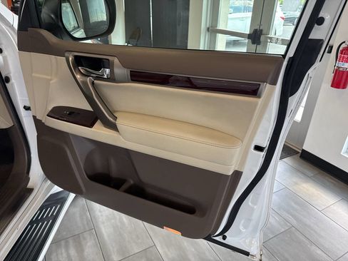 Used 2015 Lexus GX 460 w/ Premium Package image 40