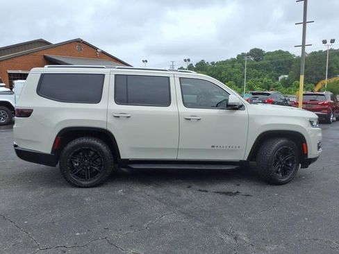 Used 2022 Jeep Wagoneer Series III w/ Flexible Seating Group image 2