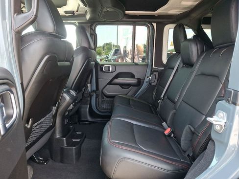 Used 2025 Jeep Wrangler Unlimited Rubicon AWD/4WD image 12