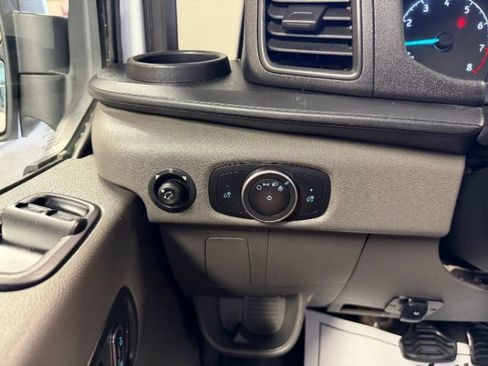 Used 2022 Ford Transit 350 DRW RWD image 21