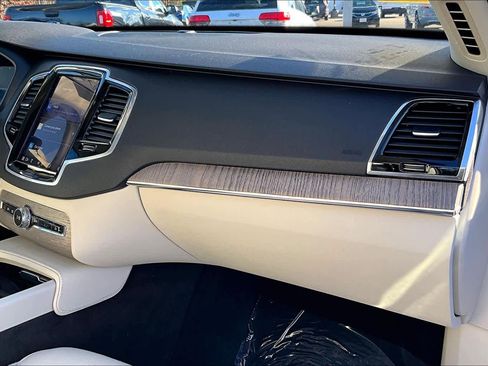 Certified 2024 Volvo XC90 B6 Plus image 17