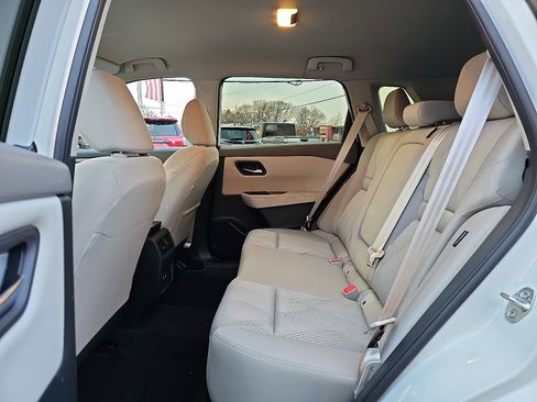 Certified 2025 Nissan Rogue SV image 10