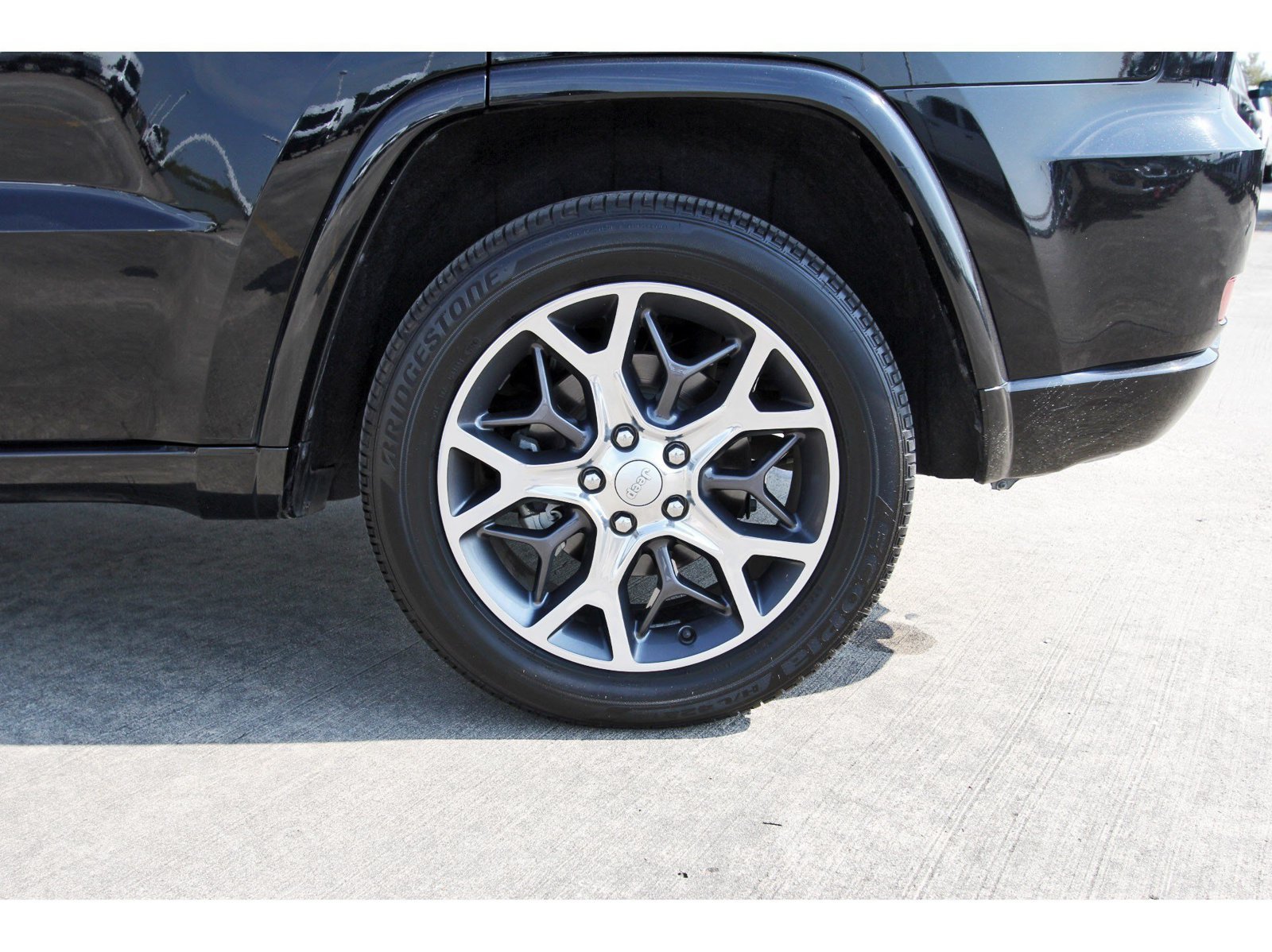 Used 2019 Jeep Grand Cherokee Overland RWD image 30