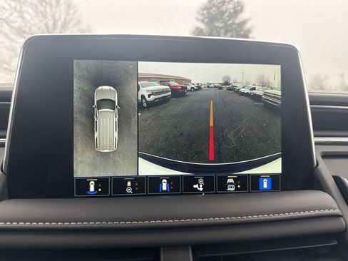 Used 2024 GMC Yukon XL SLT w/ SLT Luxury Package image 19