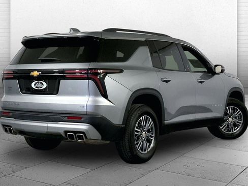 Used 2024 Chevrolet Traverse LT image 13