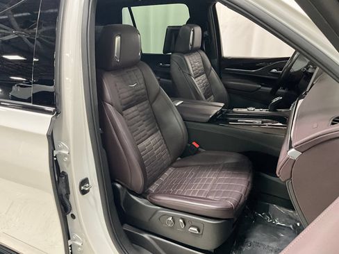 Used 2023 Cadillac Escalade Sport Platinum AWD/4WD image 9