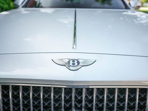 Used 2022 Bentley Flying Spur V8 image 57