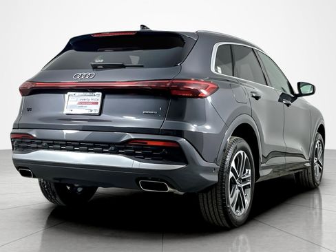 Used 2025 Audi Q5 Premium w/ Convenience Package image 5