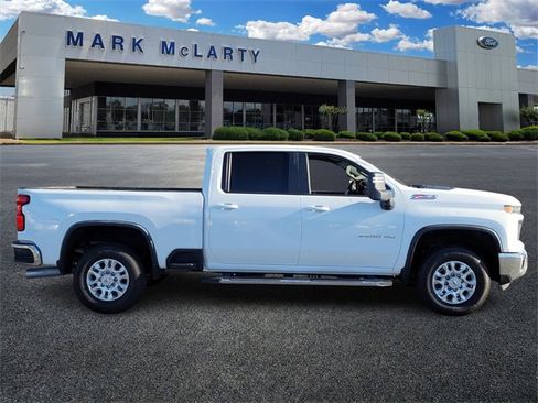 Used 2024 Chevrolet Silverado 2500 LT image 2