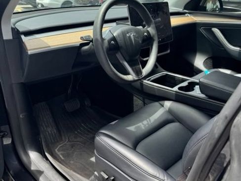 Used 2024 Tesla Model Y Long Range RWD image 14